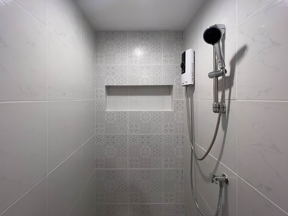 Toyatsu Residence Bathroom with water heater